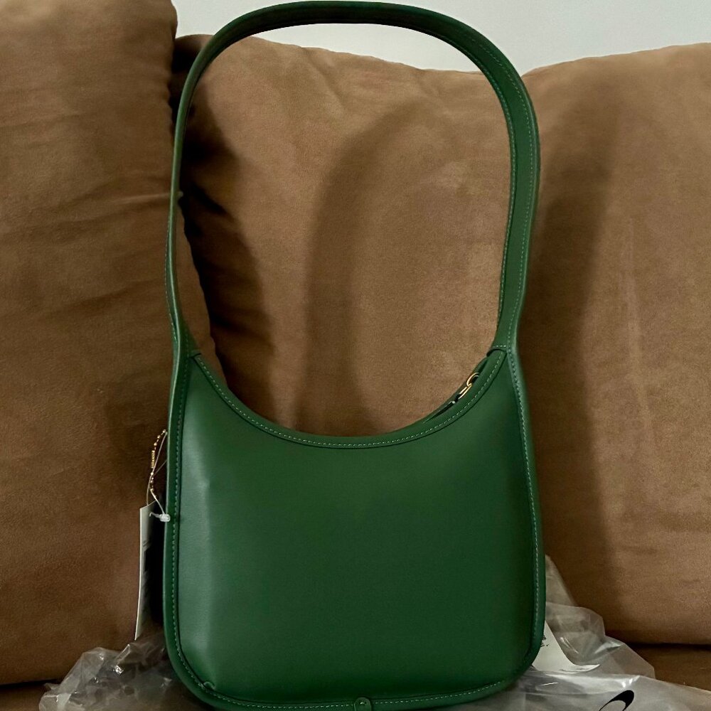 NWT Coach Curve Zip